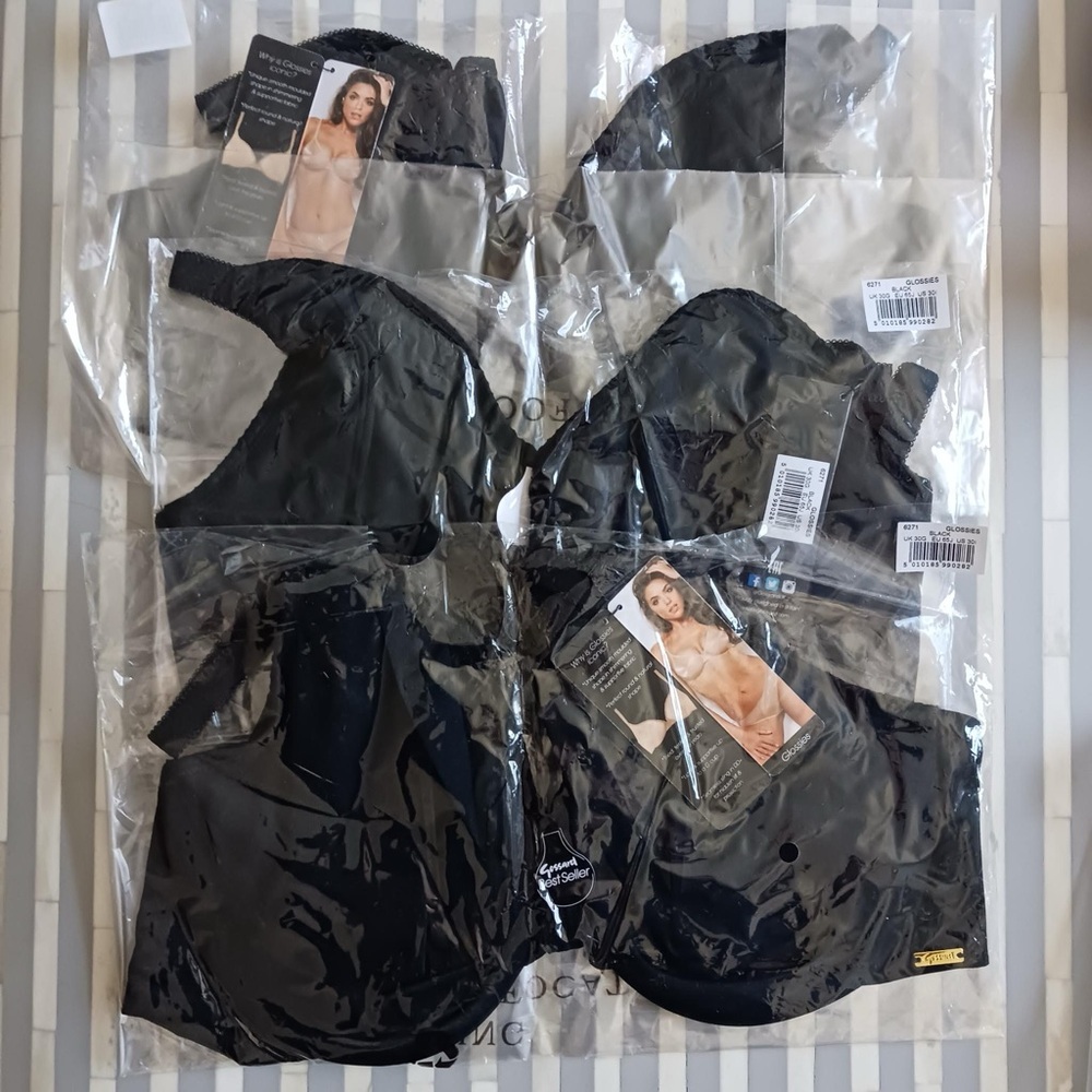 Gossard glossies bra , black, new w tags in package , UK 30g / US 30I , x3 bras